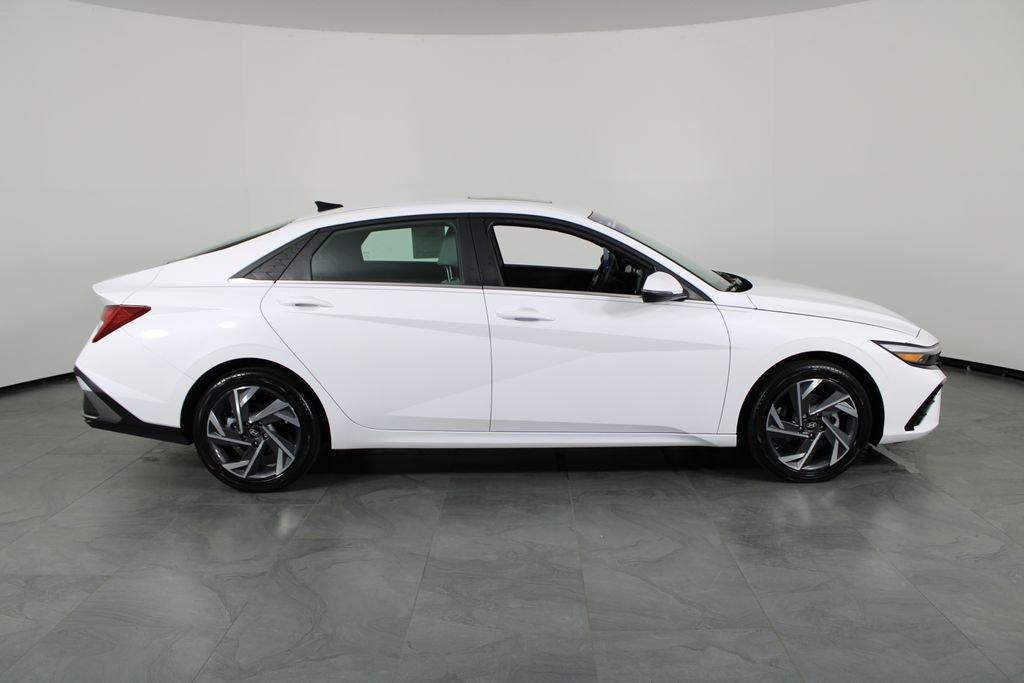 Hyundai Elantra Hybrid Limited - Thumbnail 15