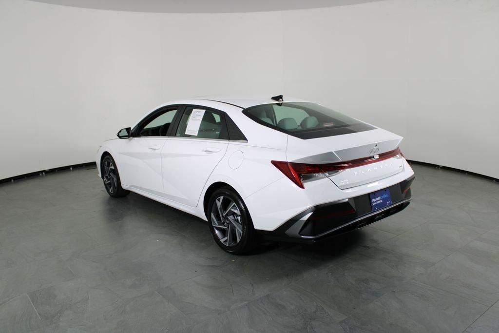 Hyundai Elantra Hybrid Limited - Thumbnail 5