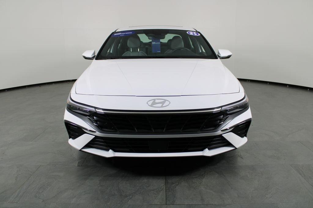 Hyundai Elantra Hybrid Limited - Thumbnail 13