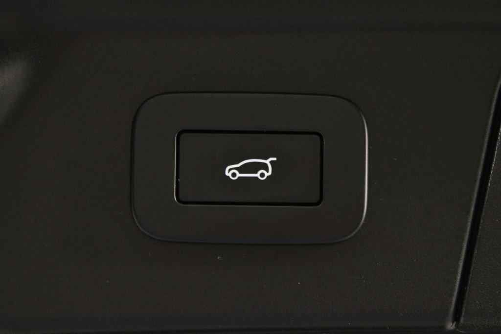 Land Rover Range Rover Velar S - Thumbnail 17