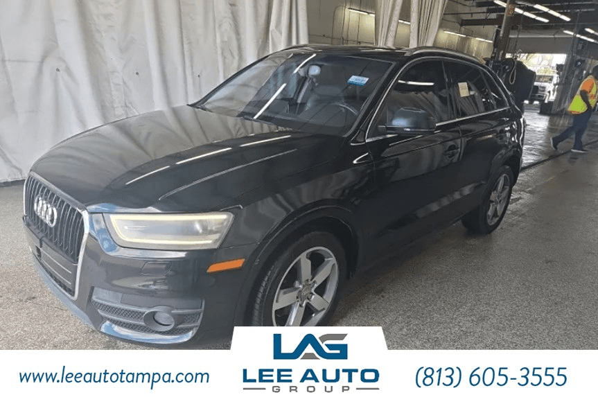 Audi Q3 2.0T Premium Plus - Thumbnail 2