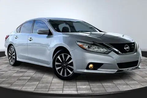 Nissan Altima - Thumbnail 4