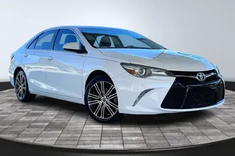 Toyota Camry - Thumbnail 4