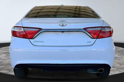 Toyota Camry - Thumbnail 6