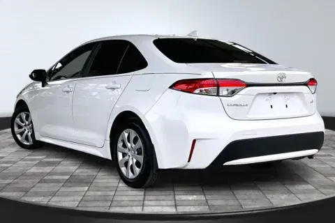 Toyota Corolla Le - Thumbnail 5