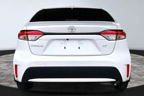 Toyota Corolla Le - Thumbnail 6