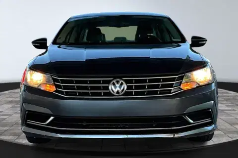 Volkswagen Passat - Thumbnail 3