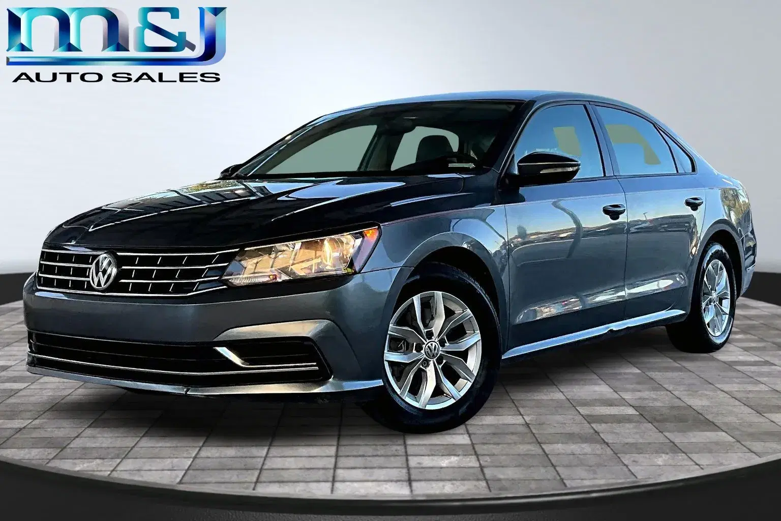Volkswagen Passat - Thumbnail 2