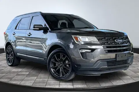 Ford Explorer Xlt - Thumbnail 4