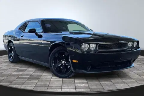 Dodge Challenger - Thumbnail 4