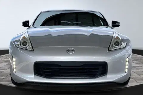 Nissan 370Z - Thumbnail 3
