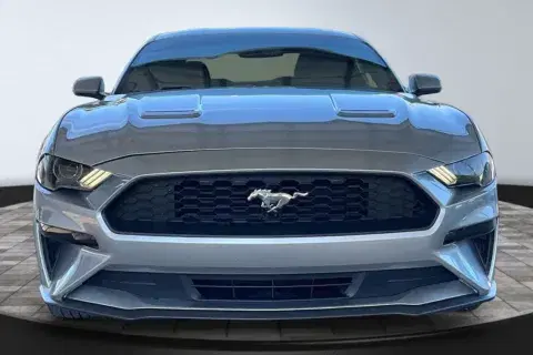 Ford Mustang - Thumbnail 3