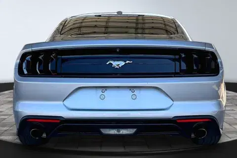 Ford Mustang - Thumbnail 6