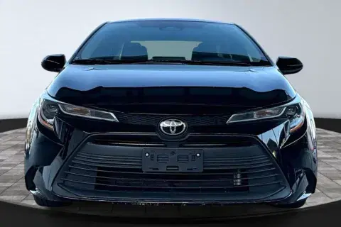 Toyota Corolla Le - Thumbnail 3