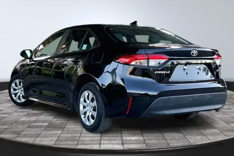 Toyota Corolla Le - Thumbnail 5