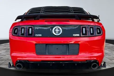 Ford Mustang - Thumbnail 6