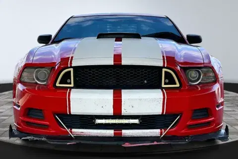 Ford Mustang - Thumbnail 3