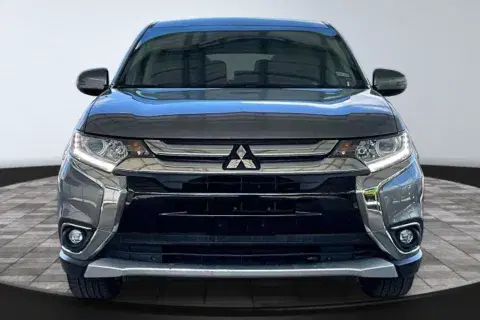 Mitsubishi Outlander - Thumbnail 3
