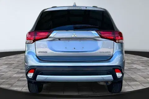 Mitsubishi Outlander - Thumbnail 6