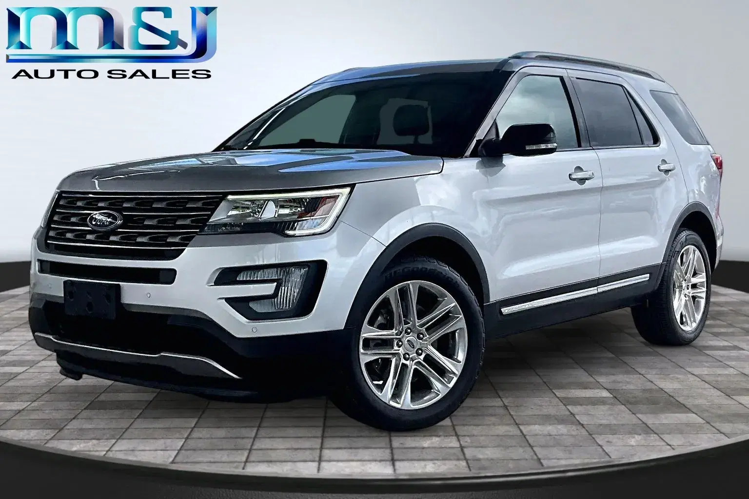 Ford Explorer Xlt - Thumbnail 2