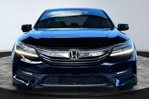 Honda Accord Touring - Thumbnail 3