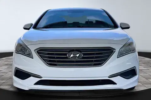 Hyundai Sonata - Thumbnail 3