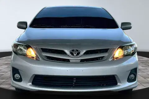 Toyota Corolla Ce - Thumbnail 3
