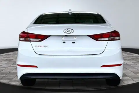 Hyundai Elantra - Thumbnail 6