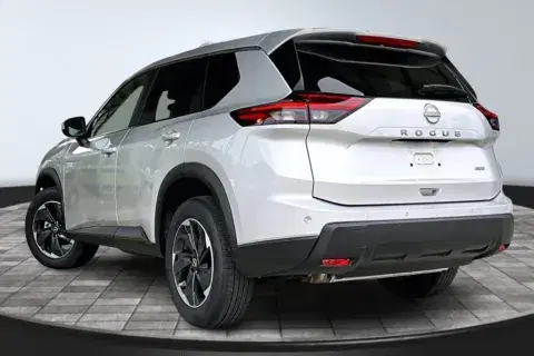 Nissan Rogue - Thumbnail 5