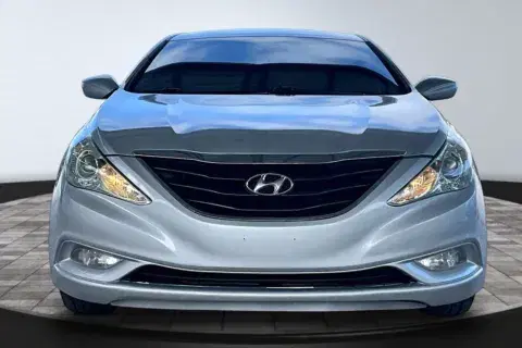 Hyundai Sonata - Thumbnail 3