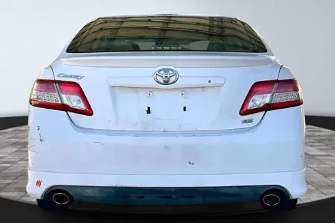 Toyota Camry - Thumbnail 6