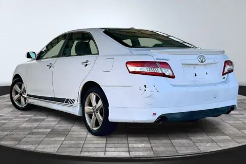 Toyota Camry - Thumbnail 5