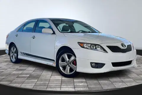 Toyota Camry - Thumbnail 4