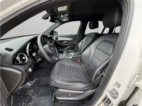 Mercedes-Benz Glc 300 Sport Utility 4D - Thumbnail 3