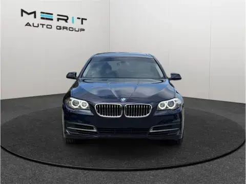 BMW 5 Series 528I Sedan 4D - Thumbnail 4