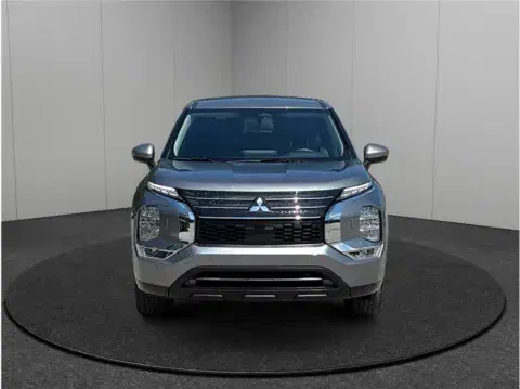 Mitsubishi Outlander Se Sport Utility 4D - Thumbnail 4