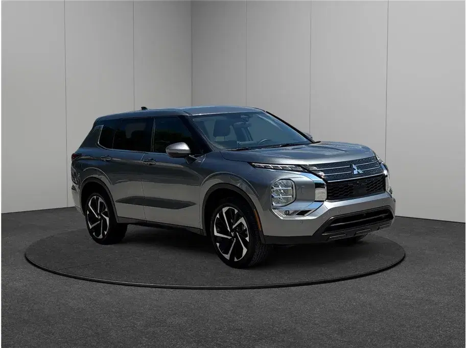 Mitsubishi Outlander Se Sport Utility 4D - View 1