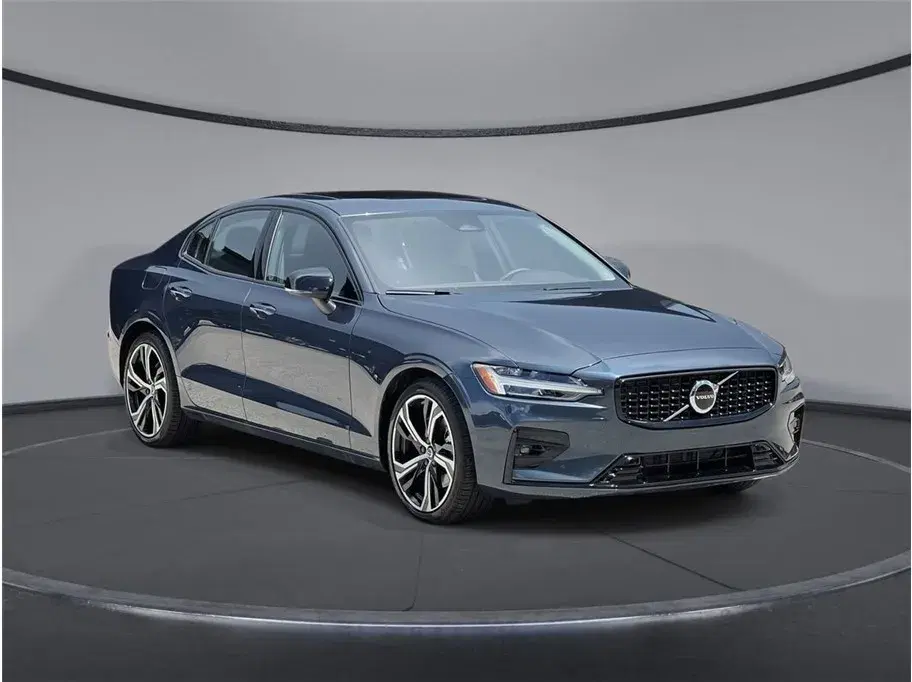 Volvo S60 B5 Core Dark Theme Sedan 4D - Thumbnail 2