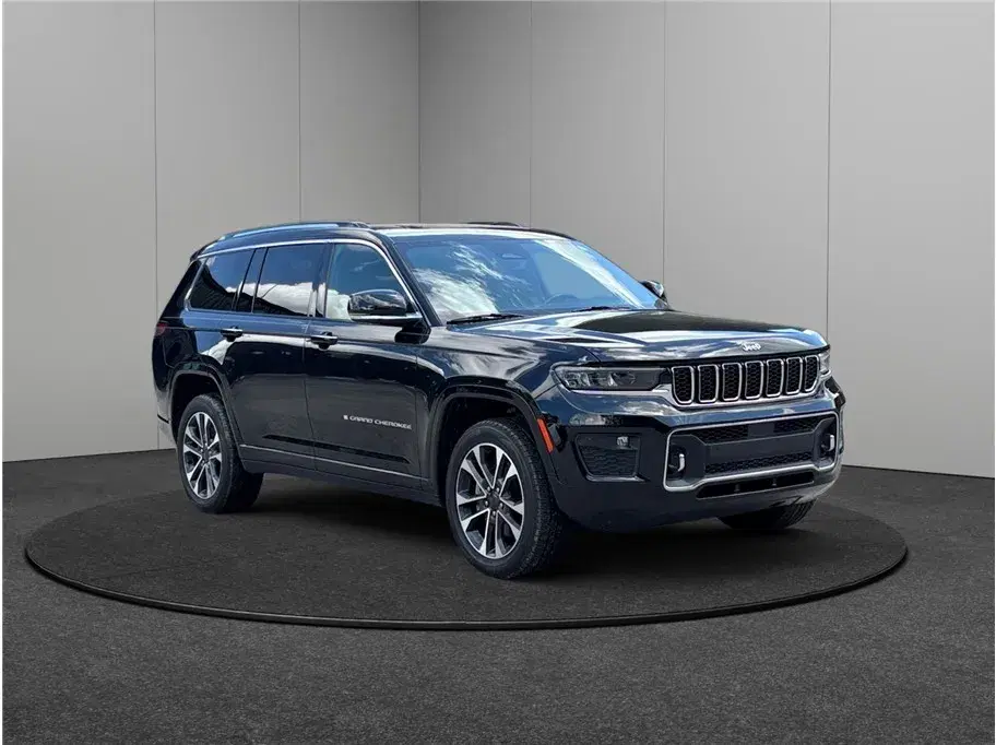 Jeep Grand Cherokee L Overland Sport Utility 4D - Thumbnail 2