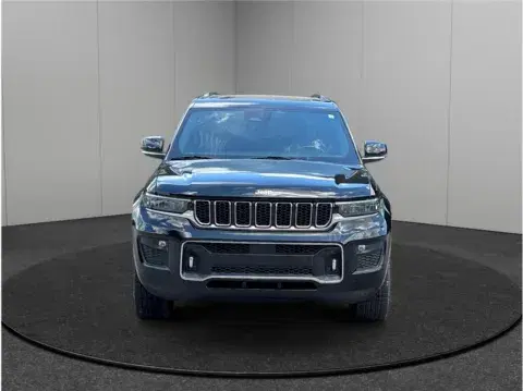 Jeep Grand Cherokee L Overland Sport Utility 4D - Thumbnail 4
