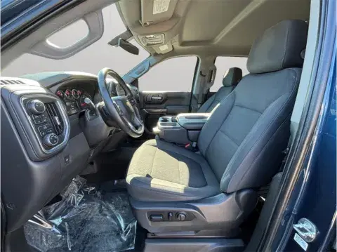 Chevrolet Silverado 1500 Crew Cab Lt Pickup 4D 5 3/4 Ft - Thumbnail 3