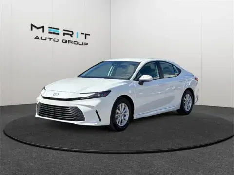 Toyota Camry Le Sedan 4D - Thumbnail 5