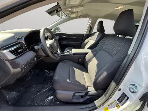 Toyota Camry Le Sedan 4D - Thumbnail 3