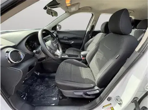 Nissan Kicks Sv Sport Utility 4D - Thumbnail 3