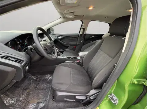 Ford Focus Se Hatchback 4D - Thumbnail 3