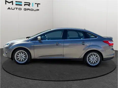 Ford Focus Titanium Sedan 4D - Thumbnail 6