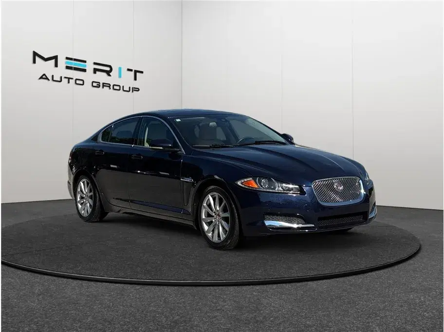 Jaguar Xf Premium Sedan 4D - Thumbnail 2