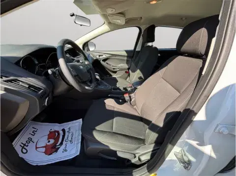 Ford Focus Se Hatchback 4D - Thumbnail 3