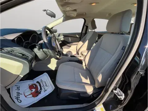 Ford Focus Se Sedan 4D - Thumbnail 3