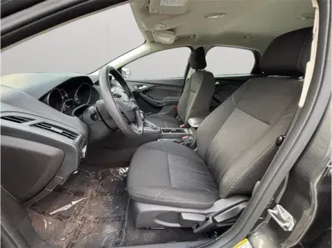 Ford Focus Se Hatchback 4D - Thumbnail 3